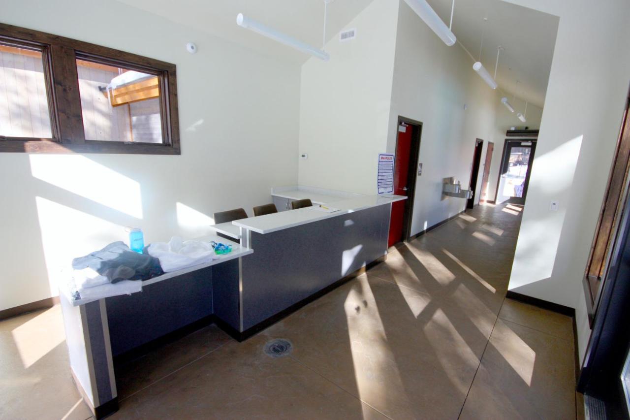 Pinecreek #E - 3 Bedroom - Pool And Hot Tub Access - Close To Town - Shuttle To Slopes Брекенридж Экстерьер фото